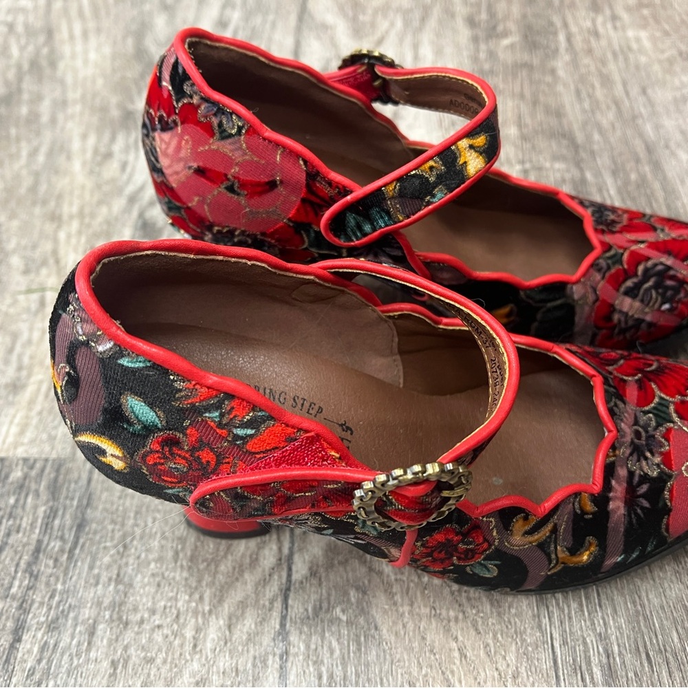 L-artiste Spring Step Velvet Red Floral Mary Jane Heels with Ankle Strap - Picture 6 of 7